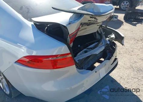 2016 Jaguar Xf 35T Prestige из США, поврежденный, VIN SAJBE4BV1GCY06384